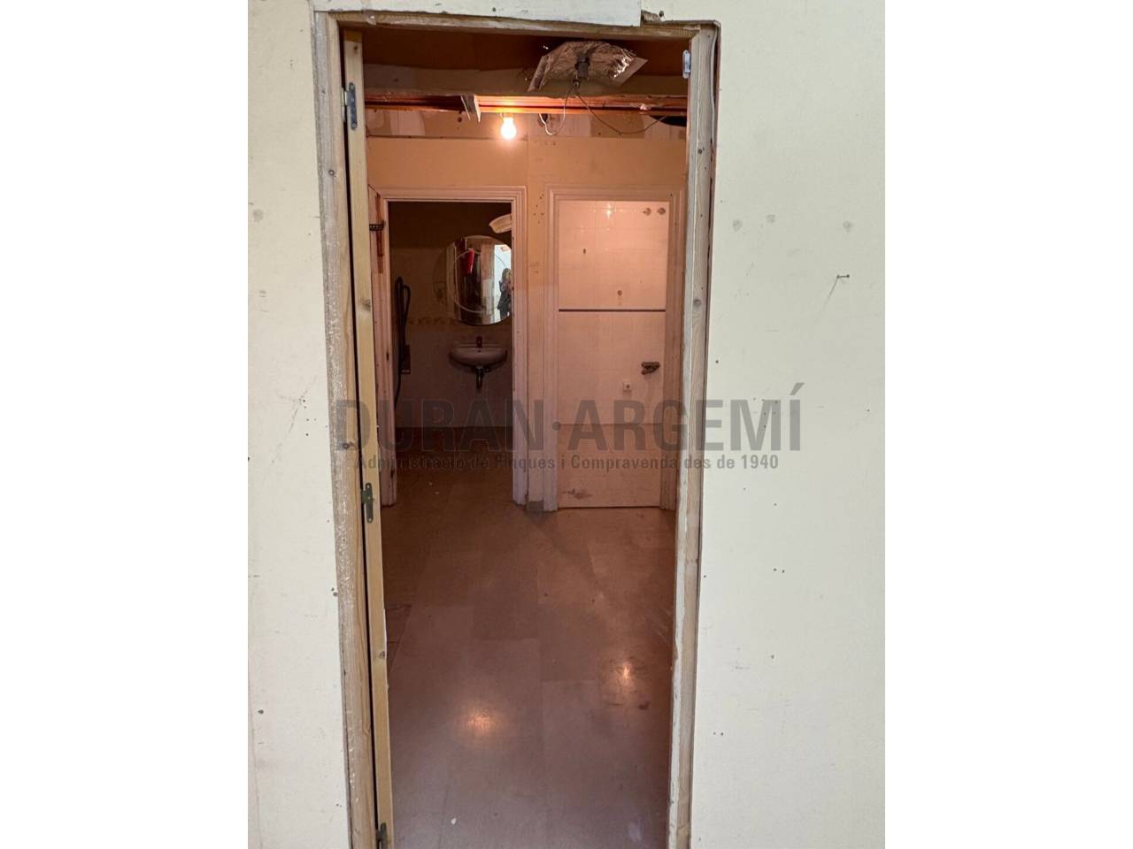 Local comercial en alquiler en el centro - Primera línea comercial