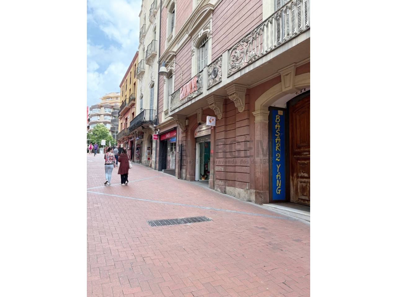 Local comercial en alquiler en el centro - Primera línea comercial