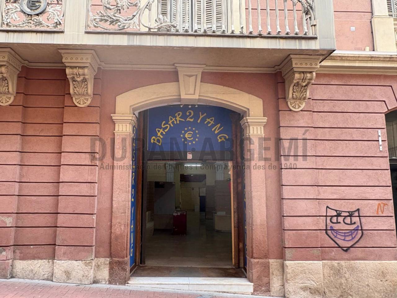 Local comercial en alquiler en el centro - Primera línea comercial