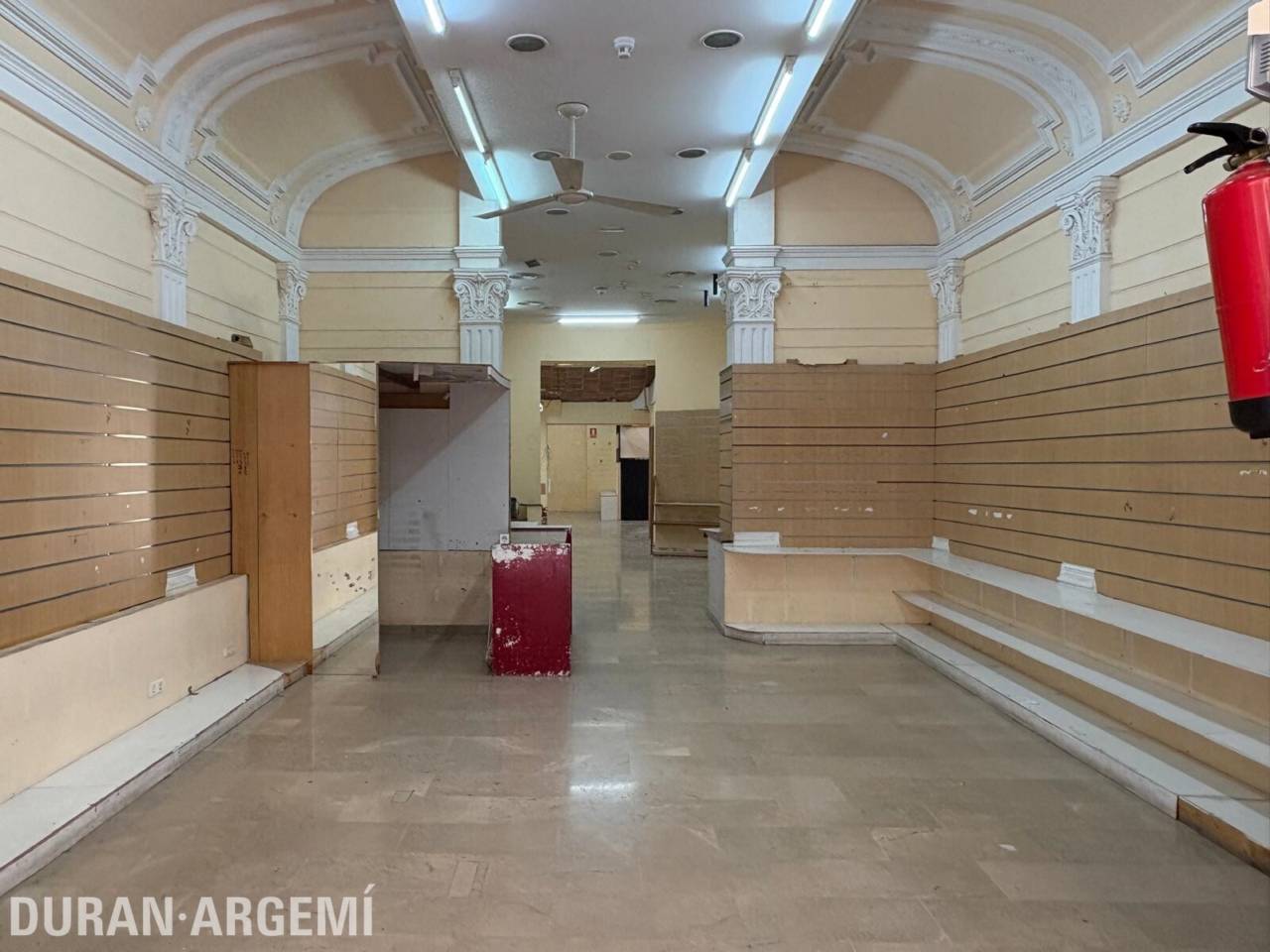 Local comercial en alquiler en el centro – Primera línea comercial