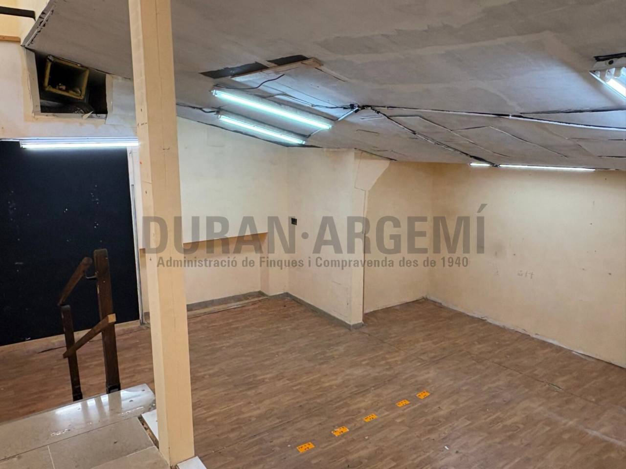 Local comercial en alquiler en el centro - Primera línea comercial
