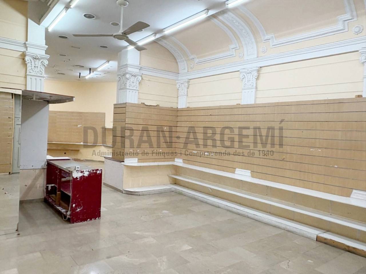 Local comercial en alquiler en el centro - Primera línea comercial