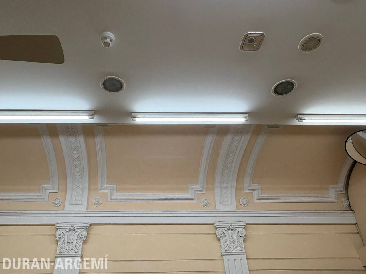 Local comercial en alquiler en el centro – Primera línea comercial