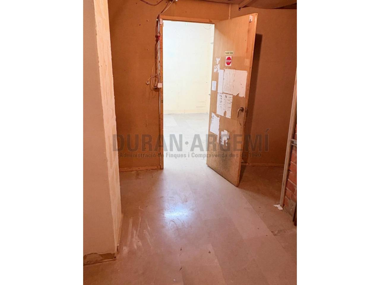 Local comercial en alquiler en el centro - Primera línea comercial