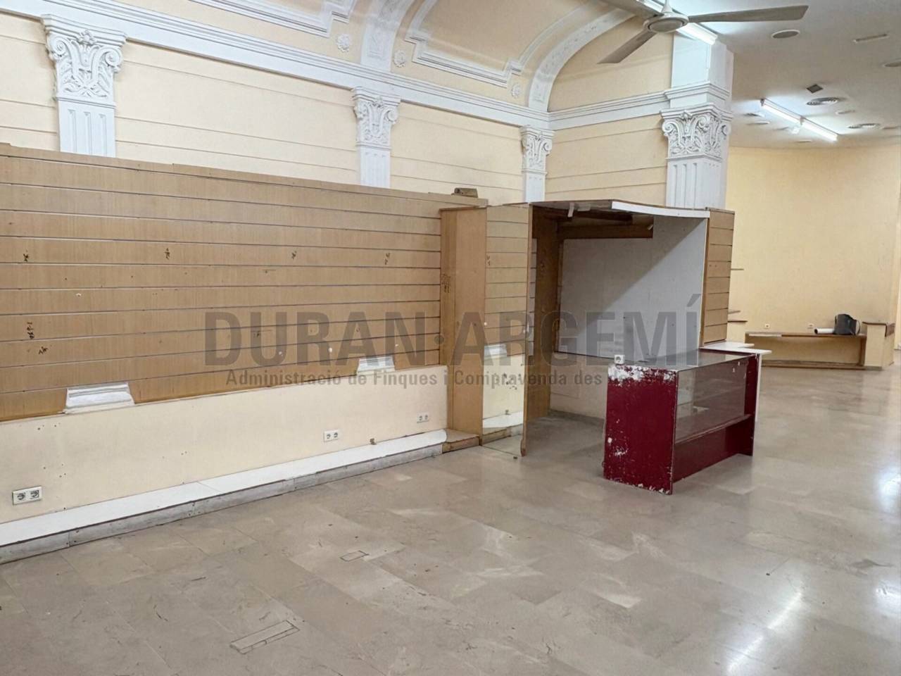 Local comercial en alquiler en el centro - Primera línea comercial