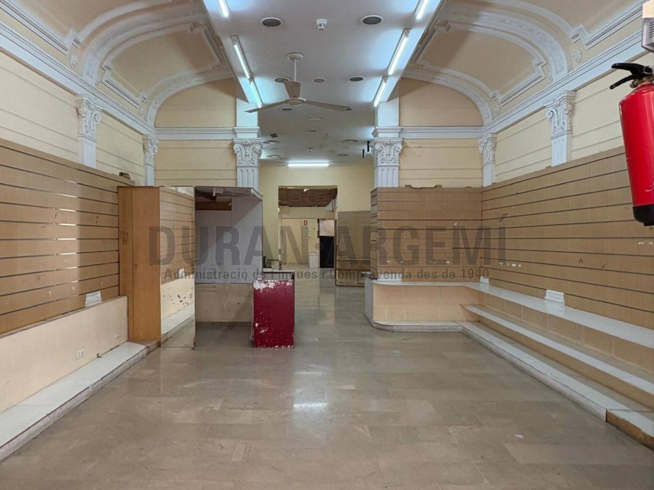 Local comercial en alquiler en el centro - Primera línea comercial
