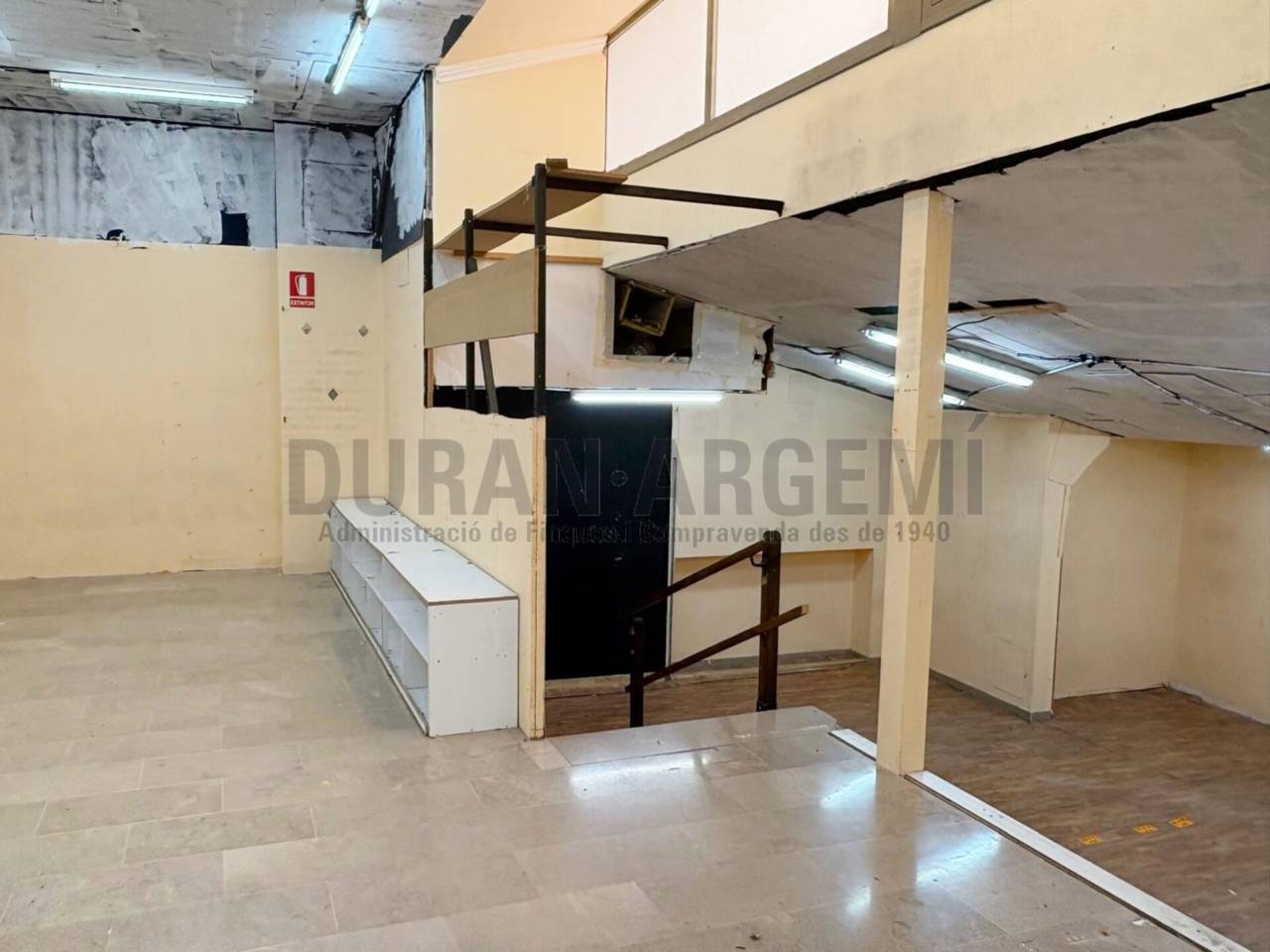 Local comercial en alquiler en el centro - Primera línea comercial