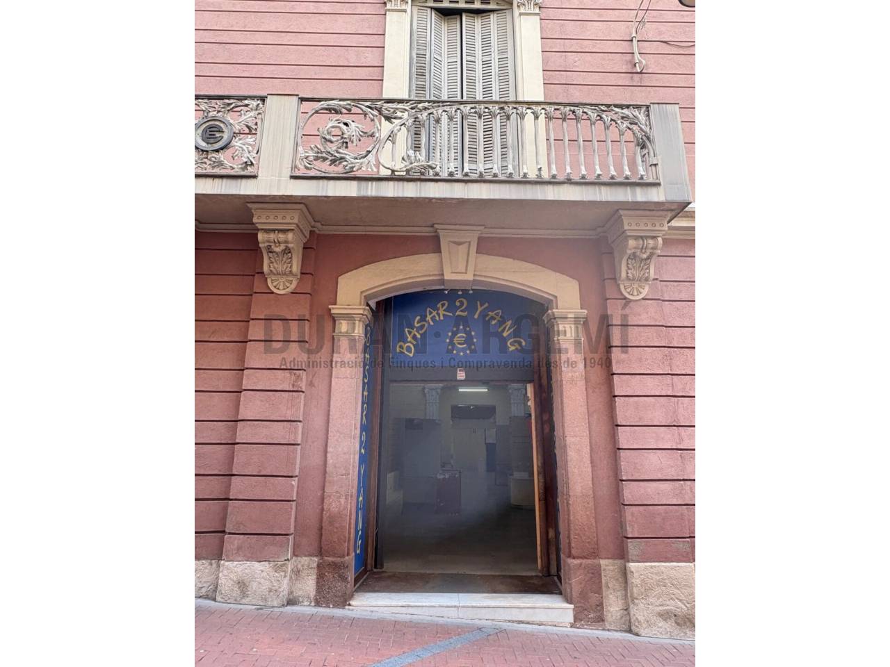 Local comercial en alquiler en el centro - Primera línea comercial