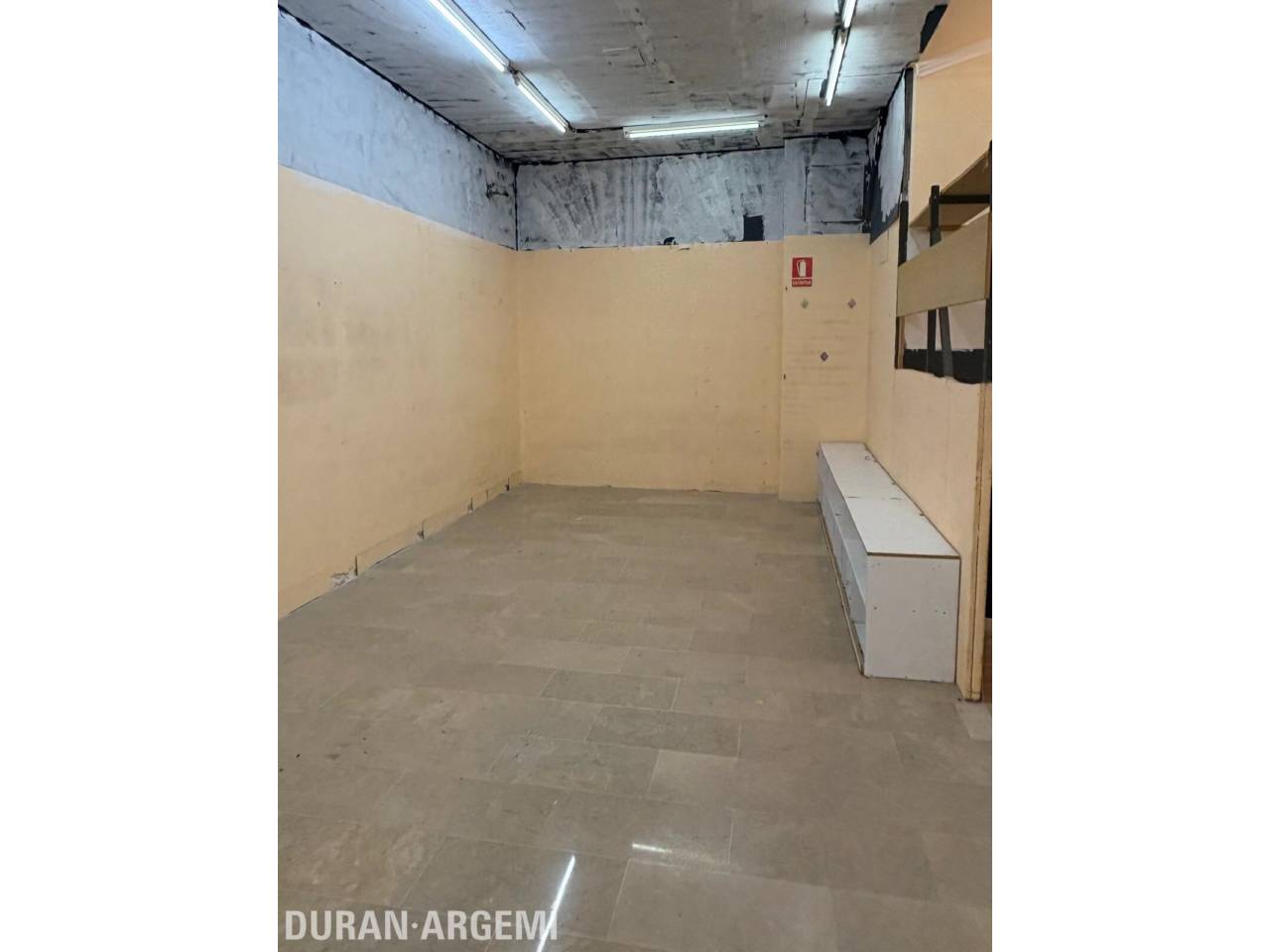 Local comercial en alquiler en el centro – Primera línea comercial