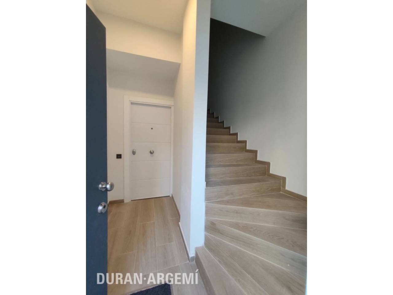 Bajos con patio en venta en Ca n'Aurell