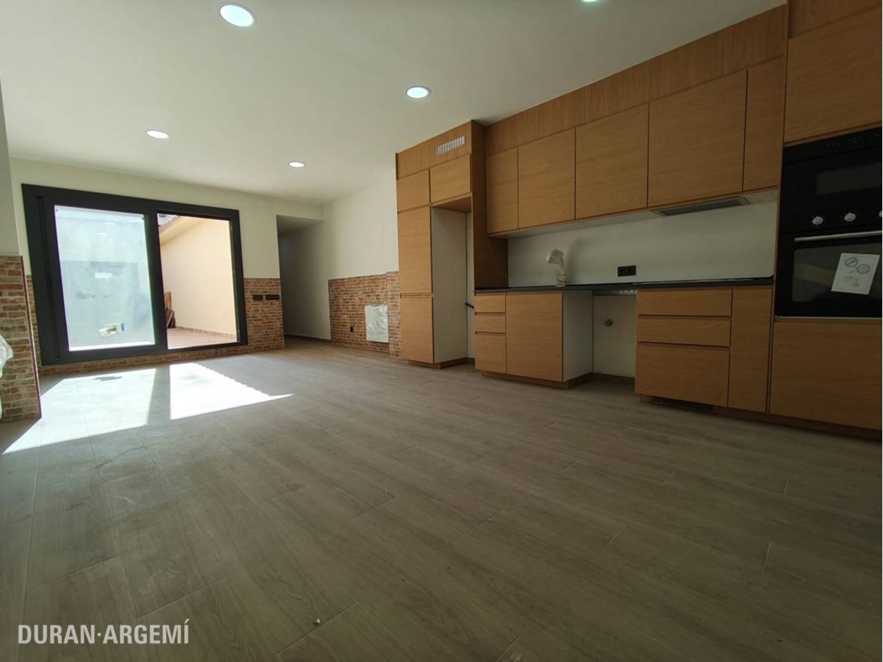 Bajos con patio en venta en Ca n'Aurell