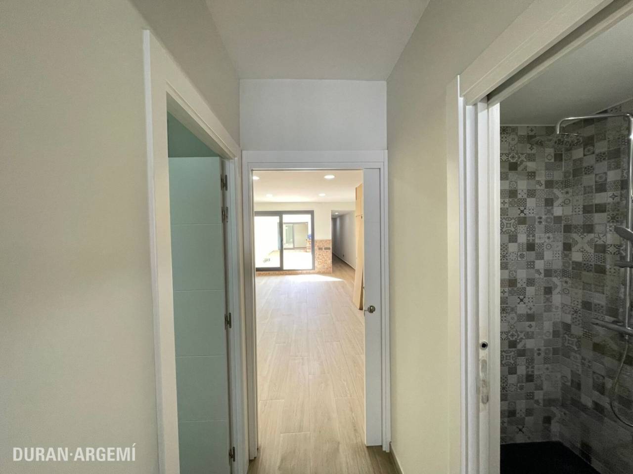 Bajos con patio en venta en Ca n'Aurell