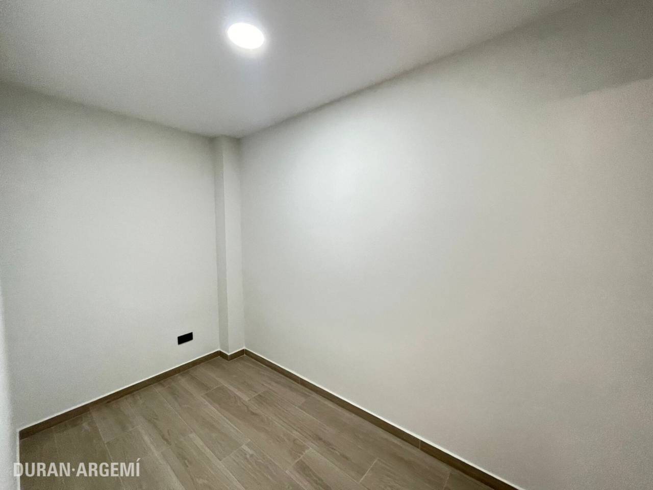 Bajos con patio en venta en Ca n'Aurell