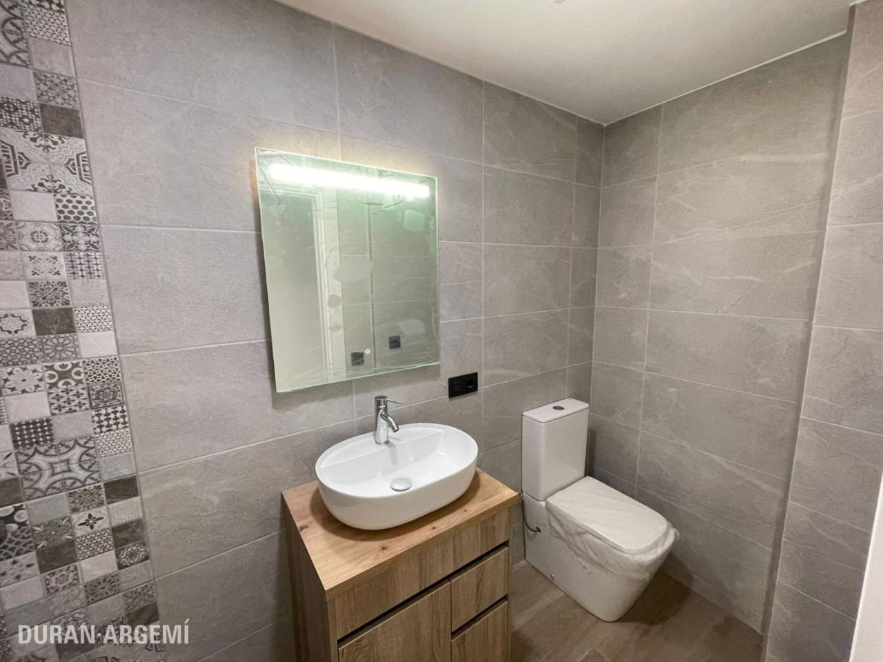 Bajos con patio en venta en Ca n'Aurell