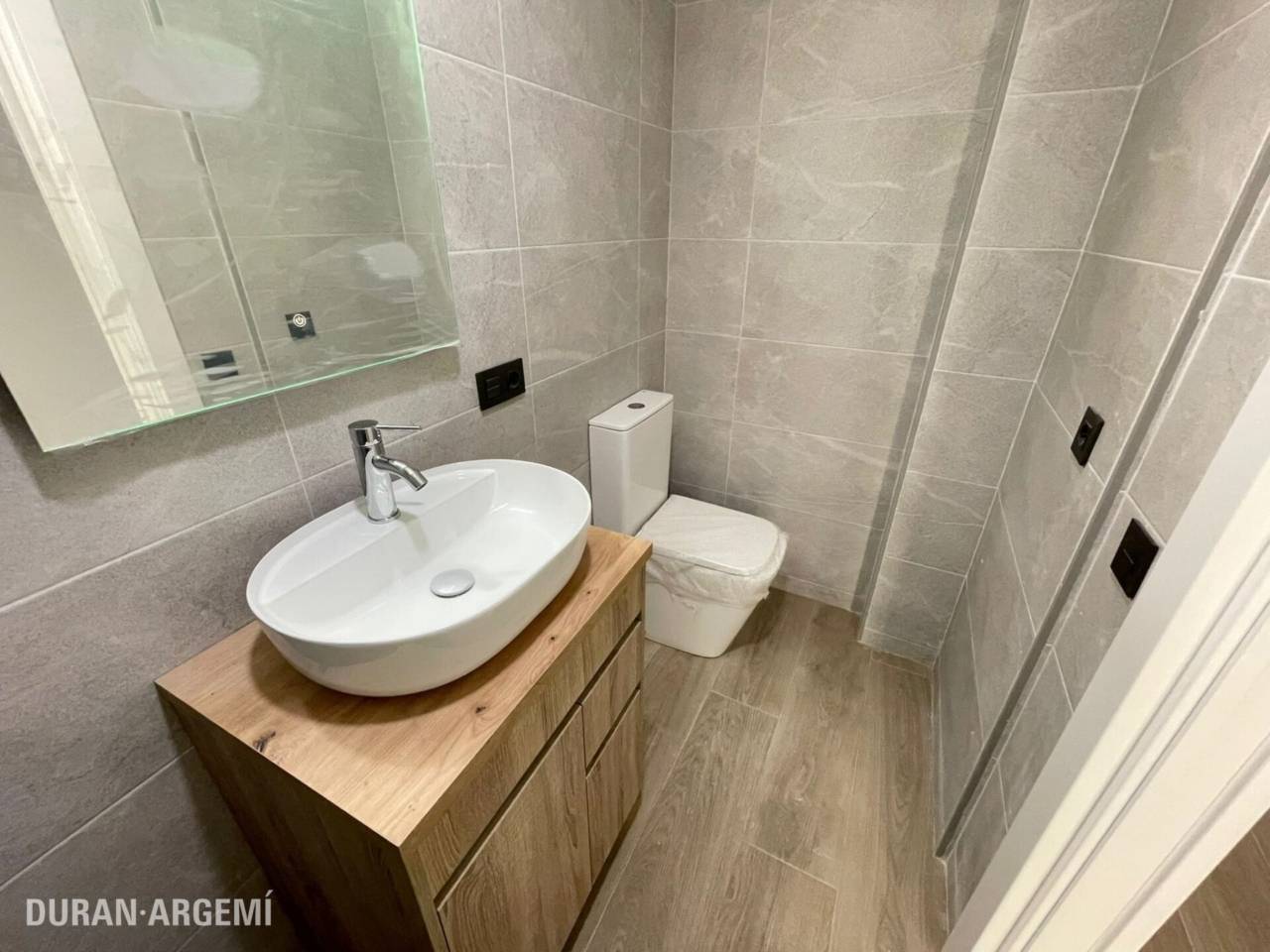 Bajos con patio en venta en Ca n'Aurell