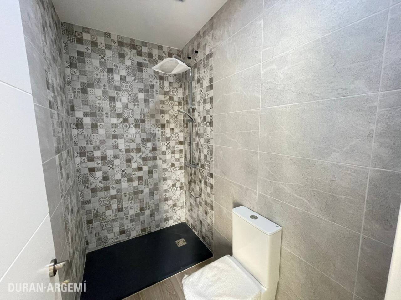 Bajos con patio en venta en Ca n'Aurell