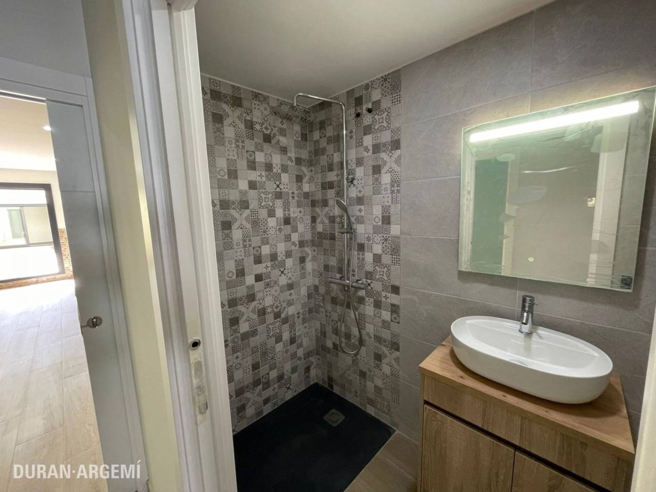 Bajos con patio en venta en Ca n'Aurell