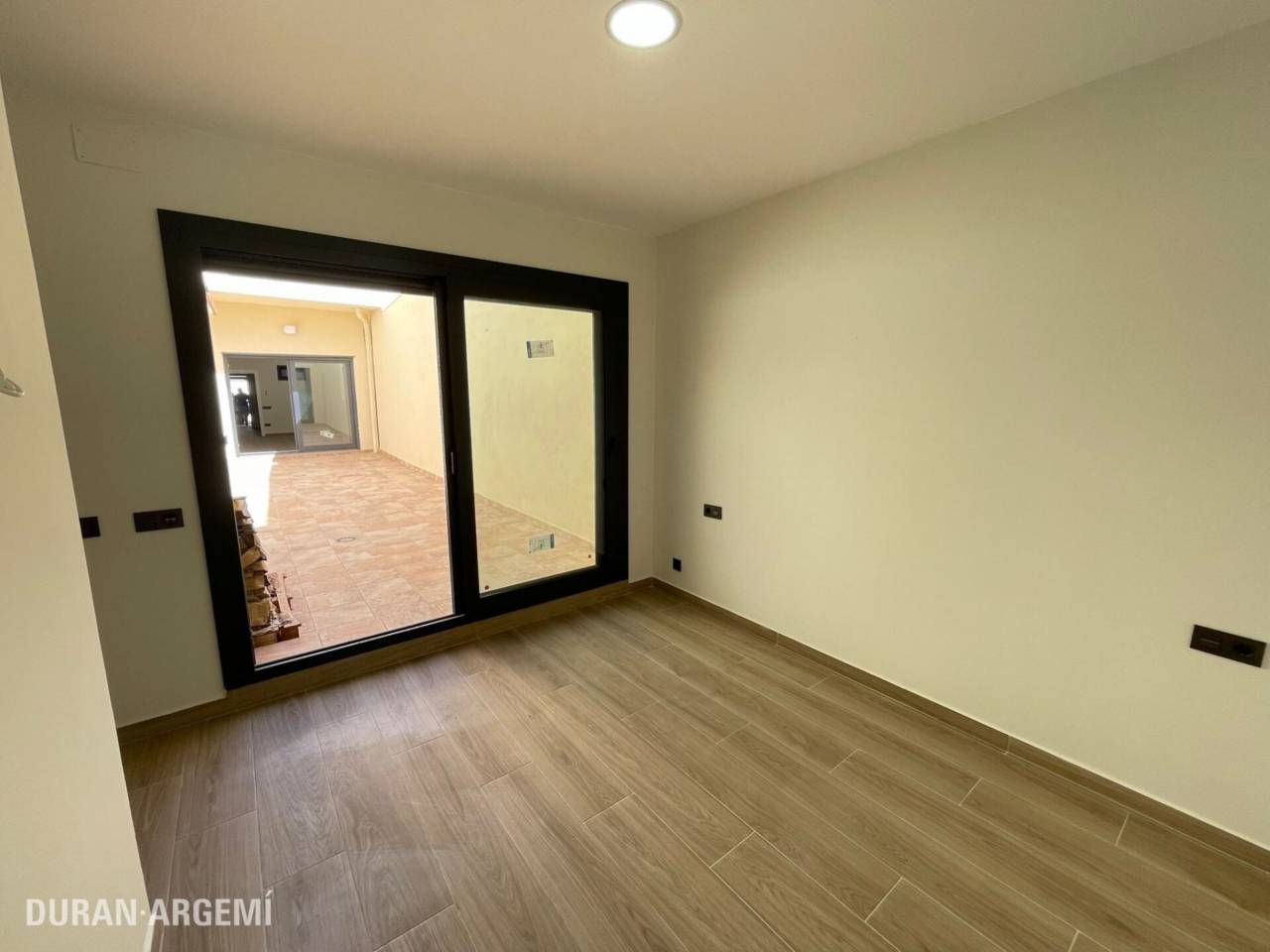 Bajos con patio en venta en Ca n'Aurell