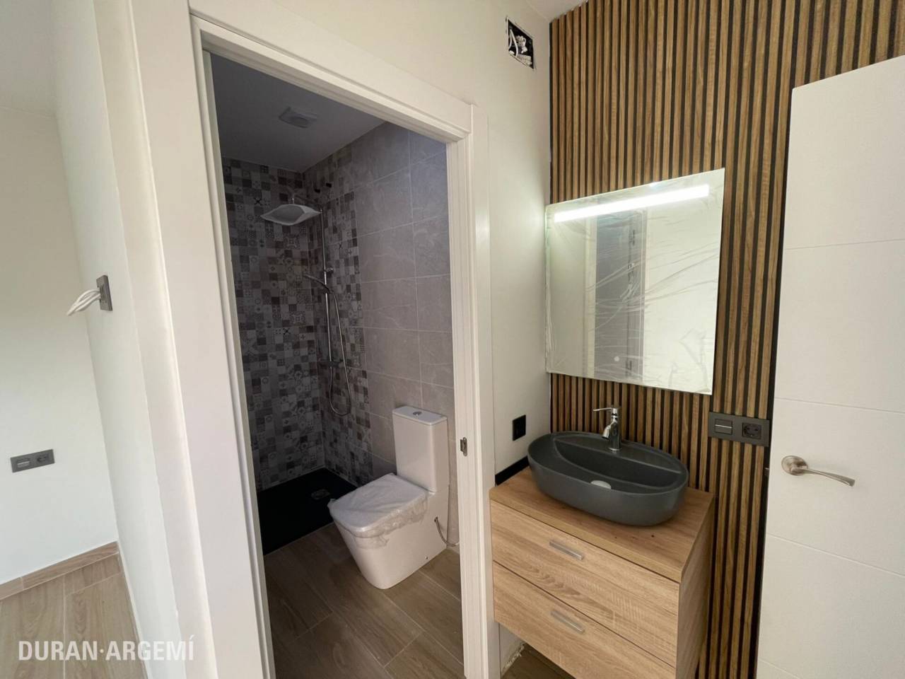 Bajos con patio en venta en Ca n'Aurell