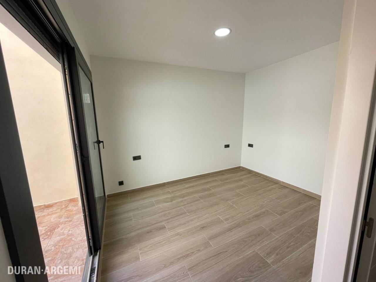 Bajos con patio en venta en Ca n'Aurell