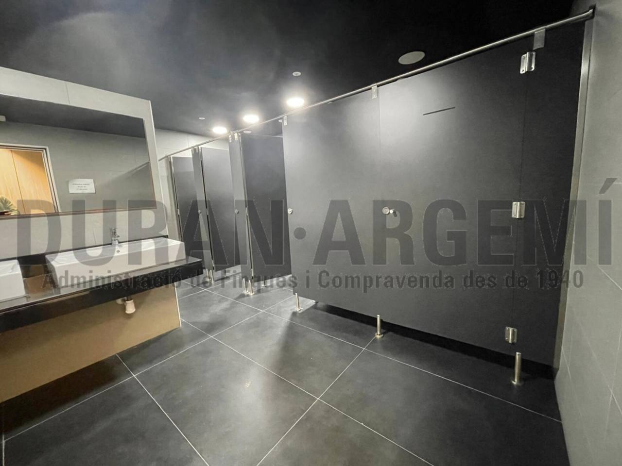 Oficina en venda amb gran impacte d'imatge empresarial a Les Fonts de Terrassa