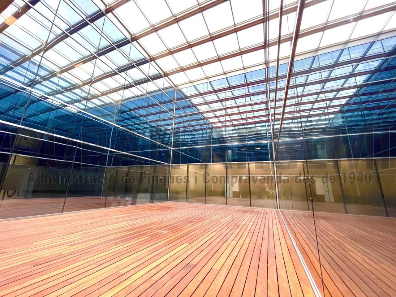 Oficina en venda amb gran impacte d'imatge empresarial a Les Fonts de Terrassa