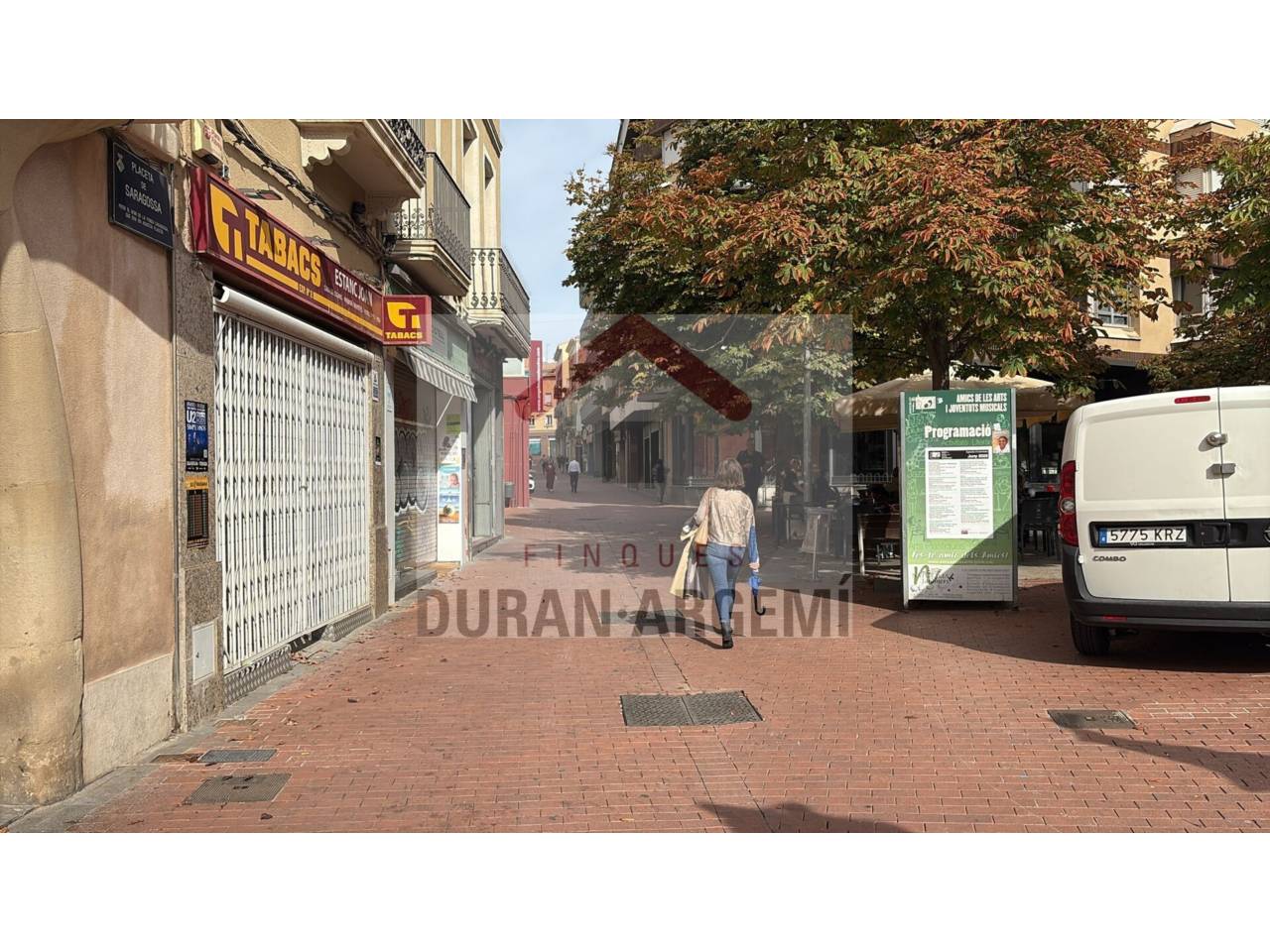 LOCAL DE LLOGUER SITUAT EN PRIMERA LÍNEA COMERCIAL.