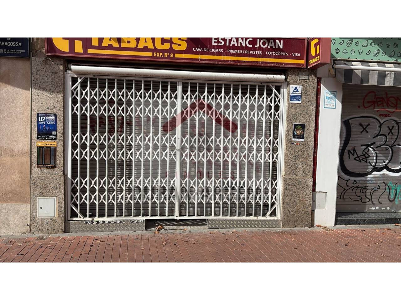 LOCAL DE LLOGUER SITUAT EN PRIMERA LÍNEA COMERCIAL.