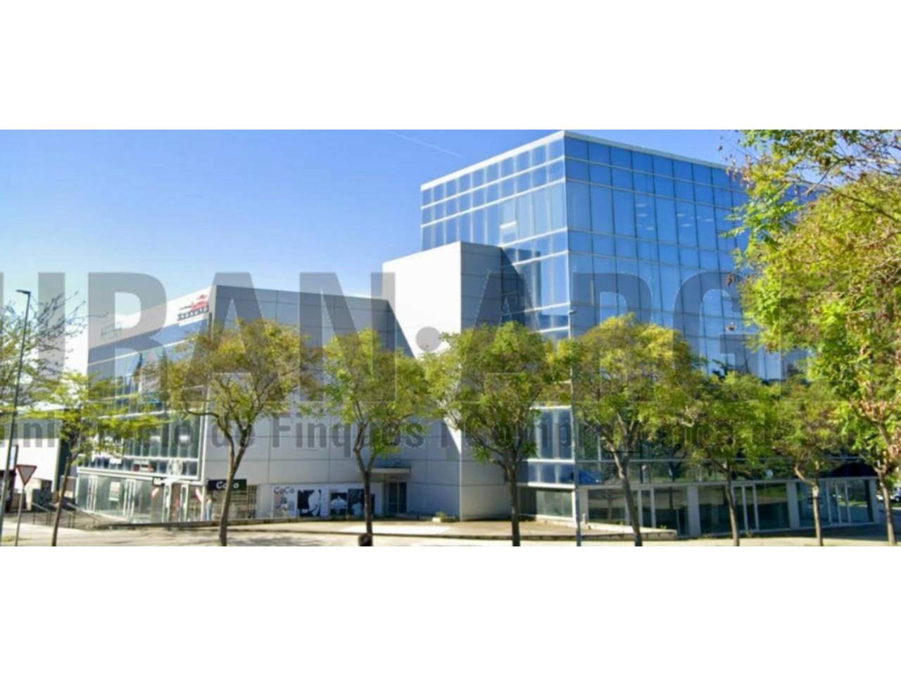 Despatx professional amb alta representativitat corporativa - Les Fonts