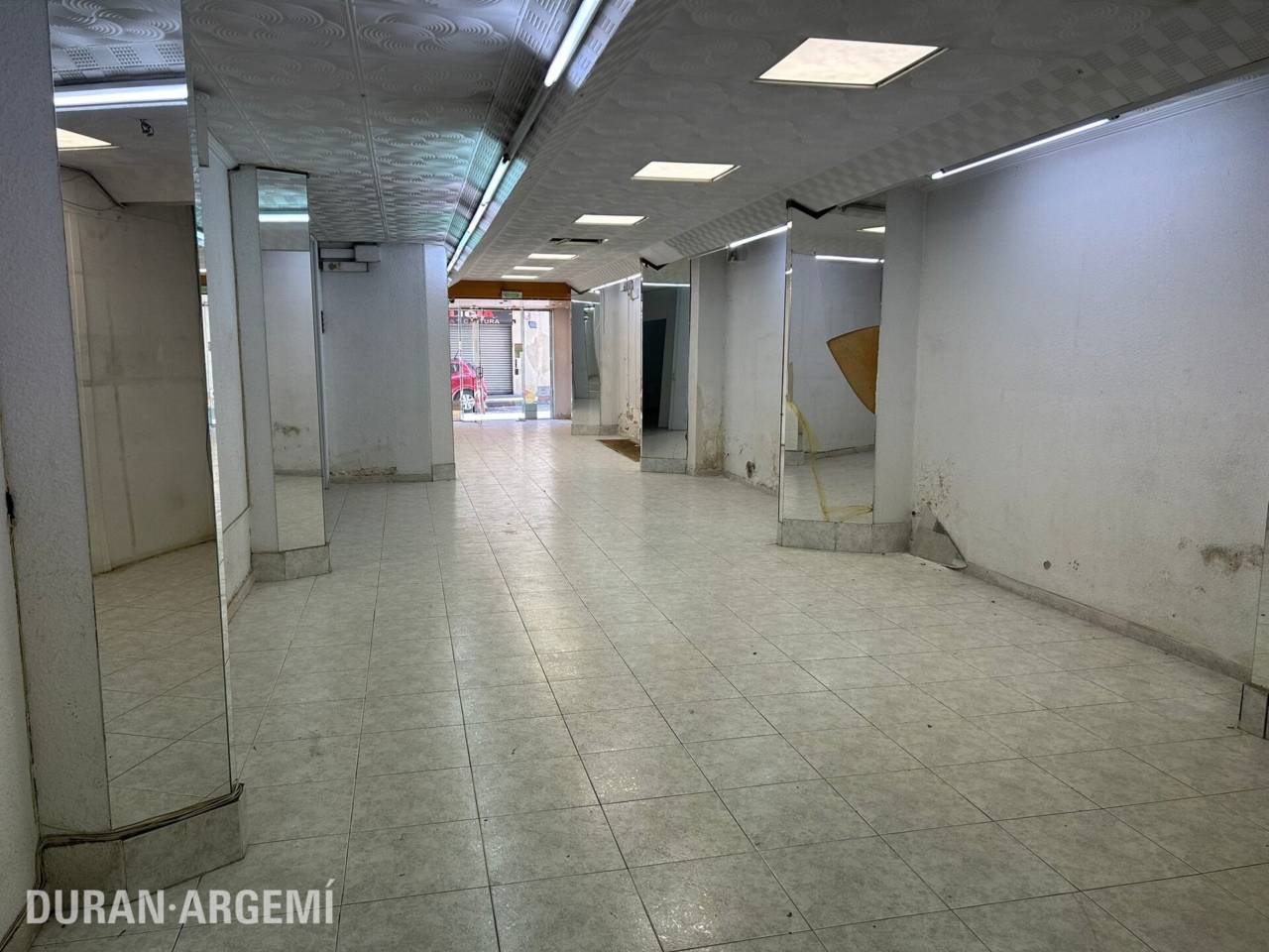 LOCAL DE LLOGUER AL BARRI DE SANT PERE