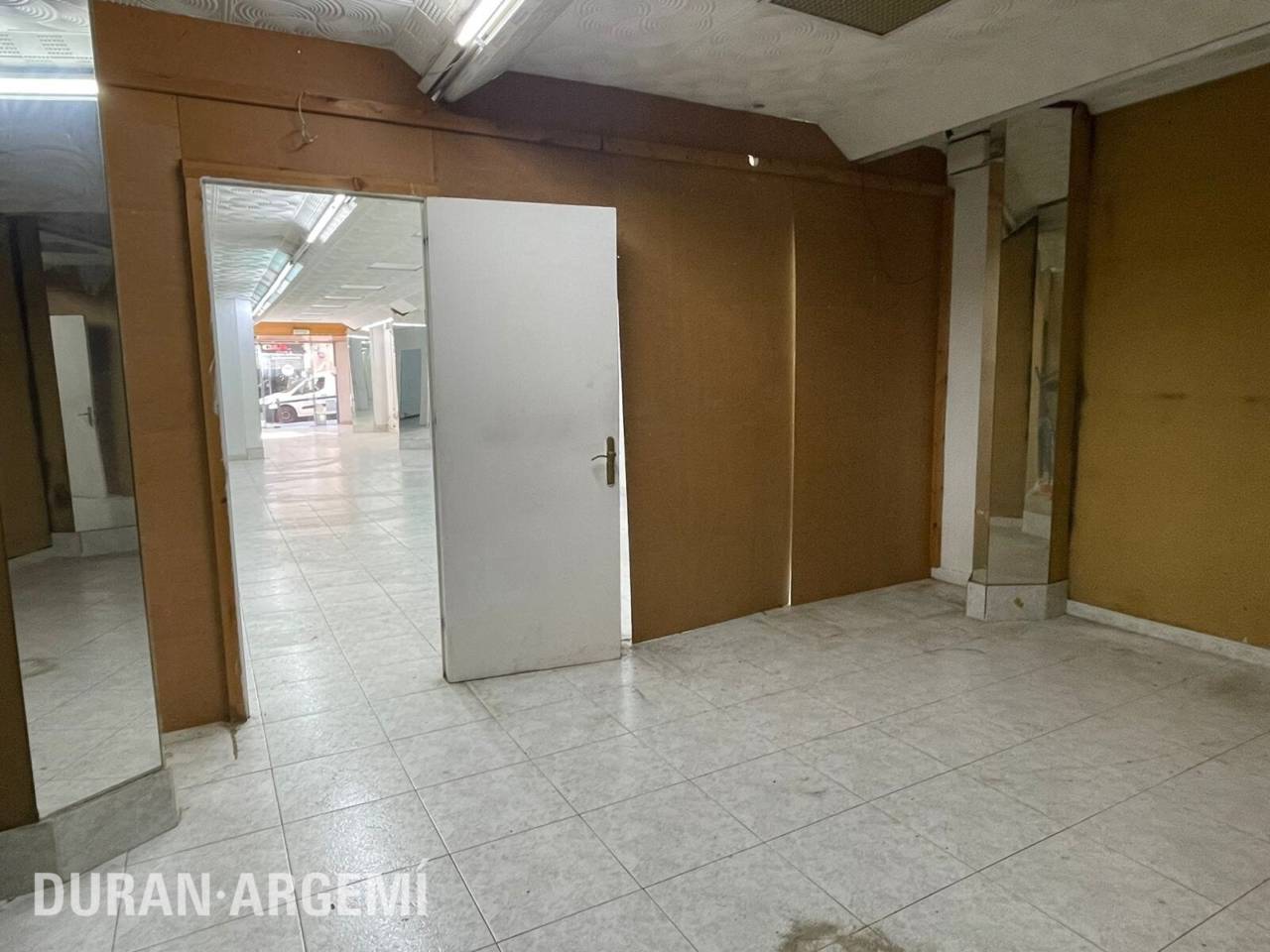 LOCAL COMERCIAL AMB POSSIBILITAT DE DIVISIÓ