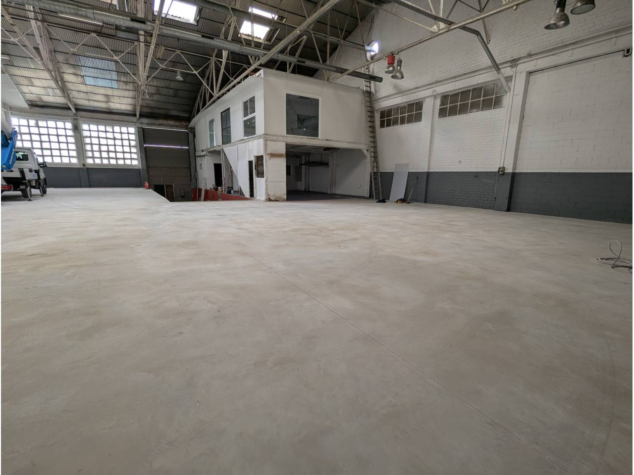 nave-industrial en terrassa · xuquer 415000.00€
