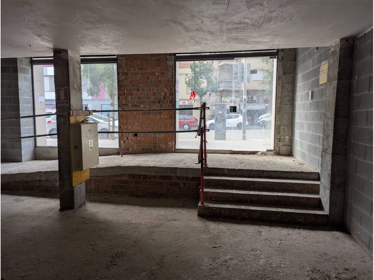 locales-comerciales en sabadell · eixample-sant-oleguer 149000.00€