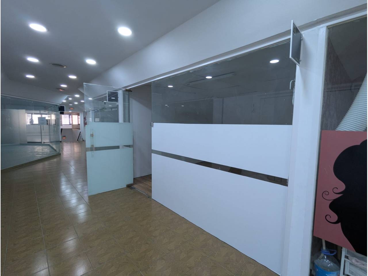 locales-comerciales en terrassa · centre 17000.00€