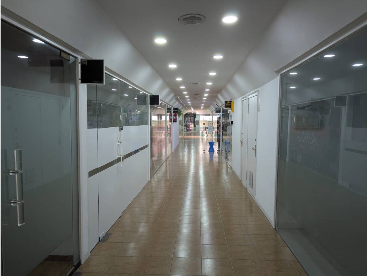 locales-comerciales en terrassa · centre 17000.00€