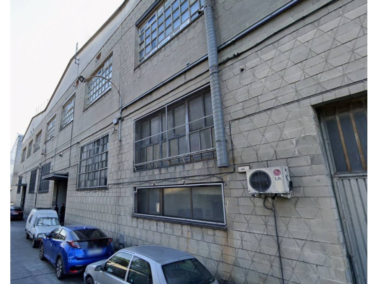 nave-comercial en rubi · can-roses 175000.00€
