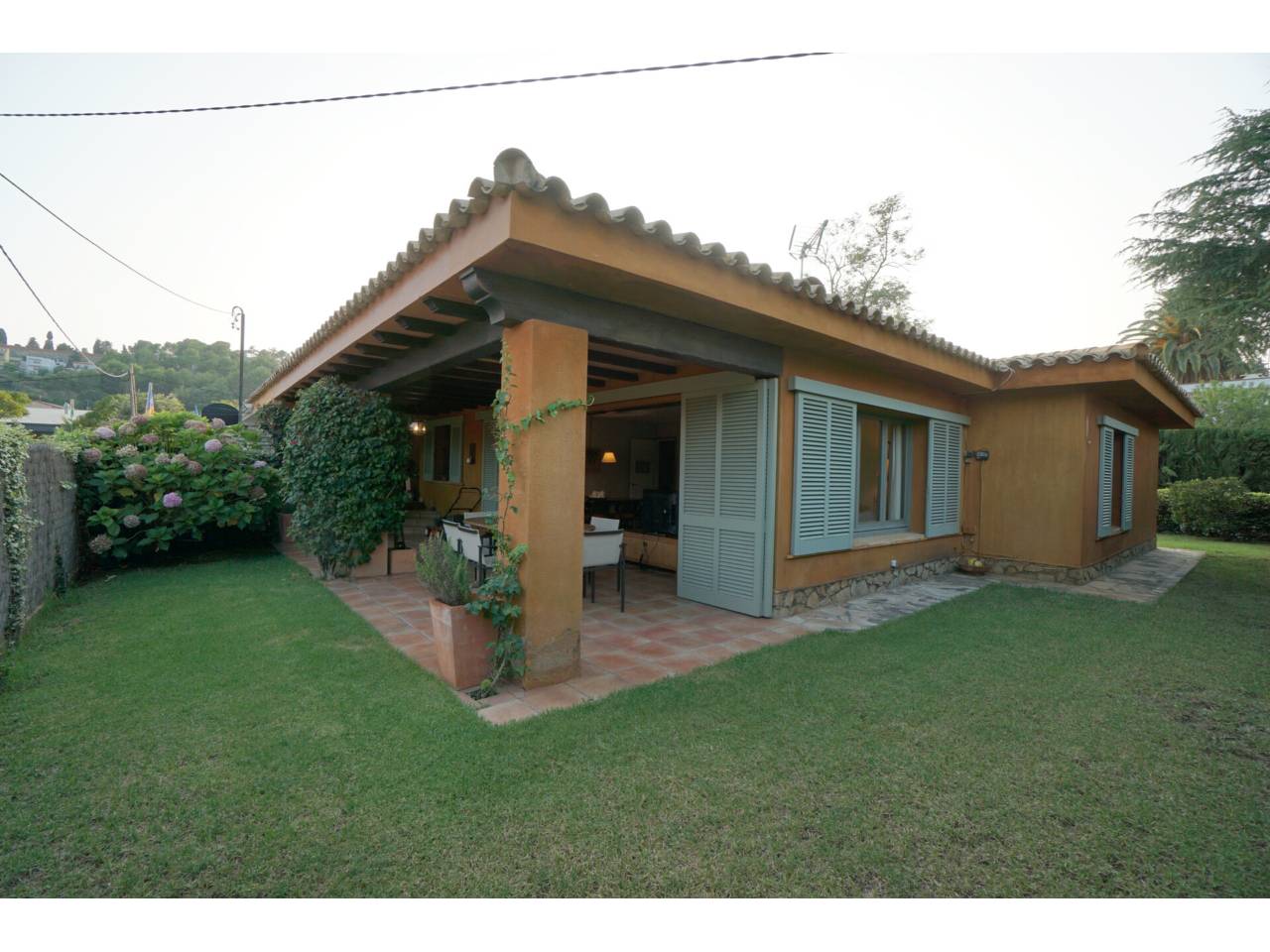 Single-storey house, very well located in Can Tolra. Cabrils
