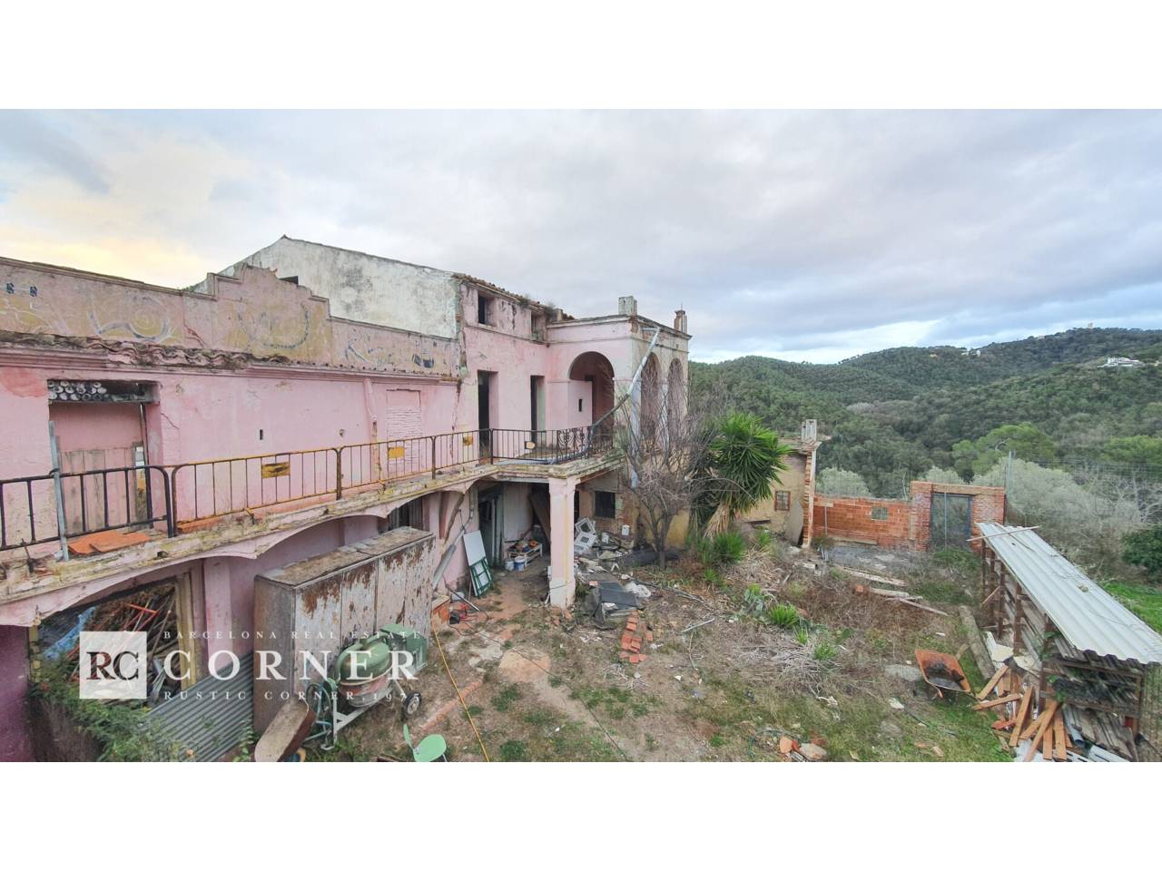 Masia para dividir en varias viviendas a 10 min de Barcelona