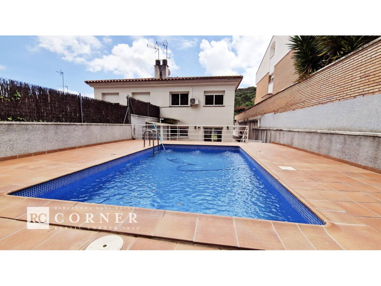 Casa adossada amb piscina privada a Argentona