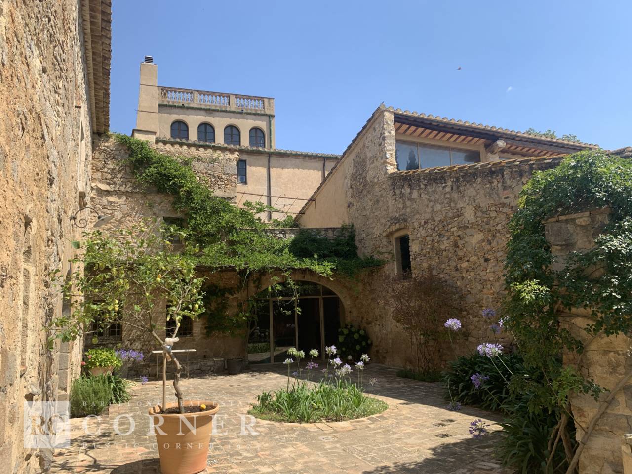 Gran casa señorial en Vilamacolum. Alt Empordà.
