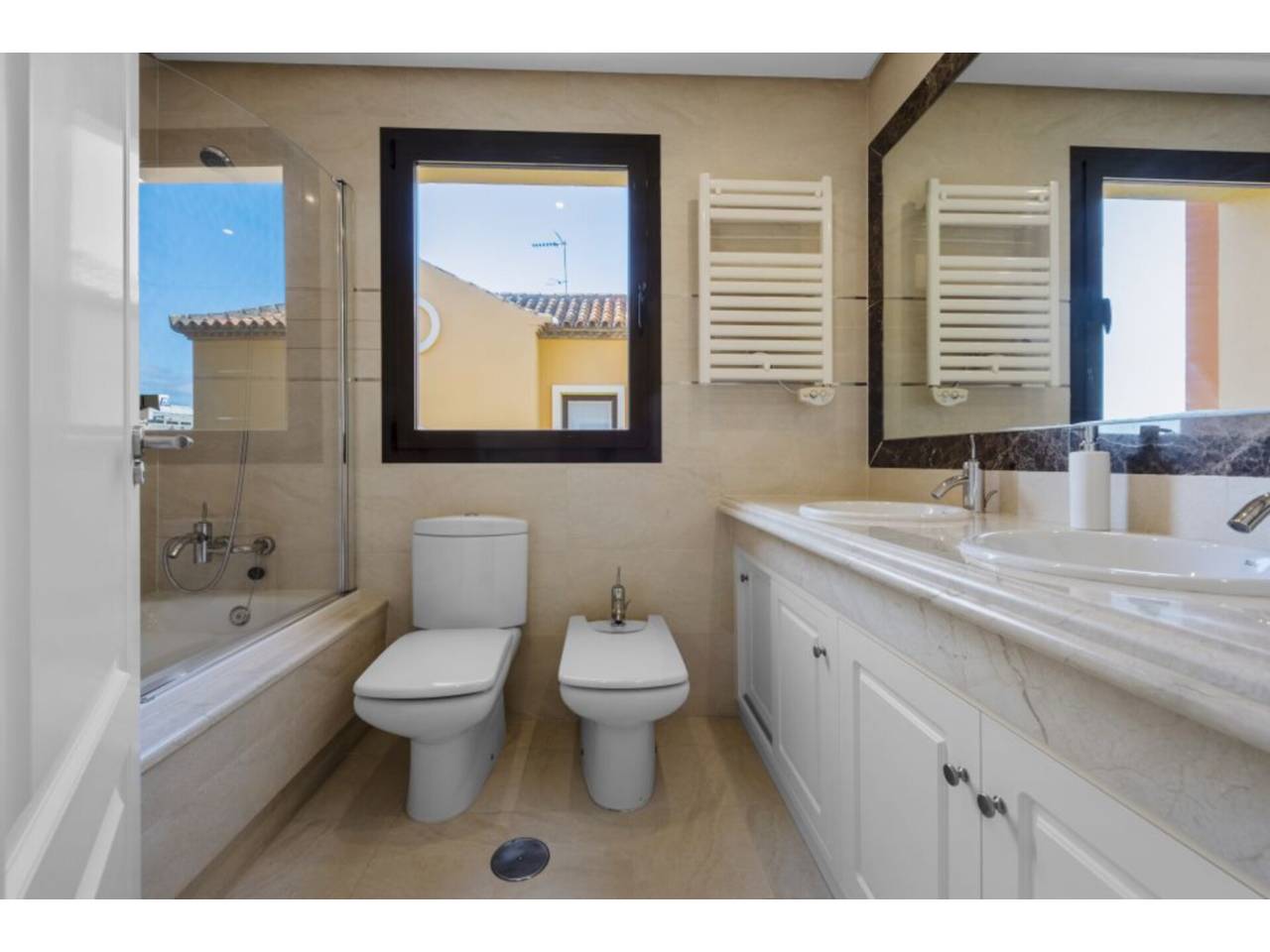 Casa pareada en venta en Estepona en Zona: Playa Bahía Dorada