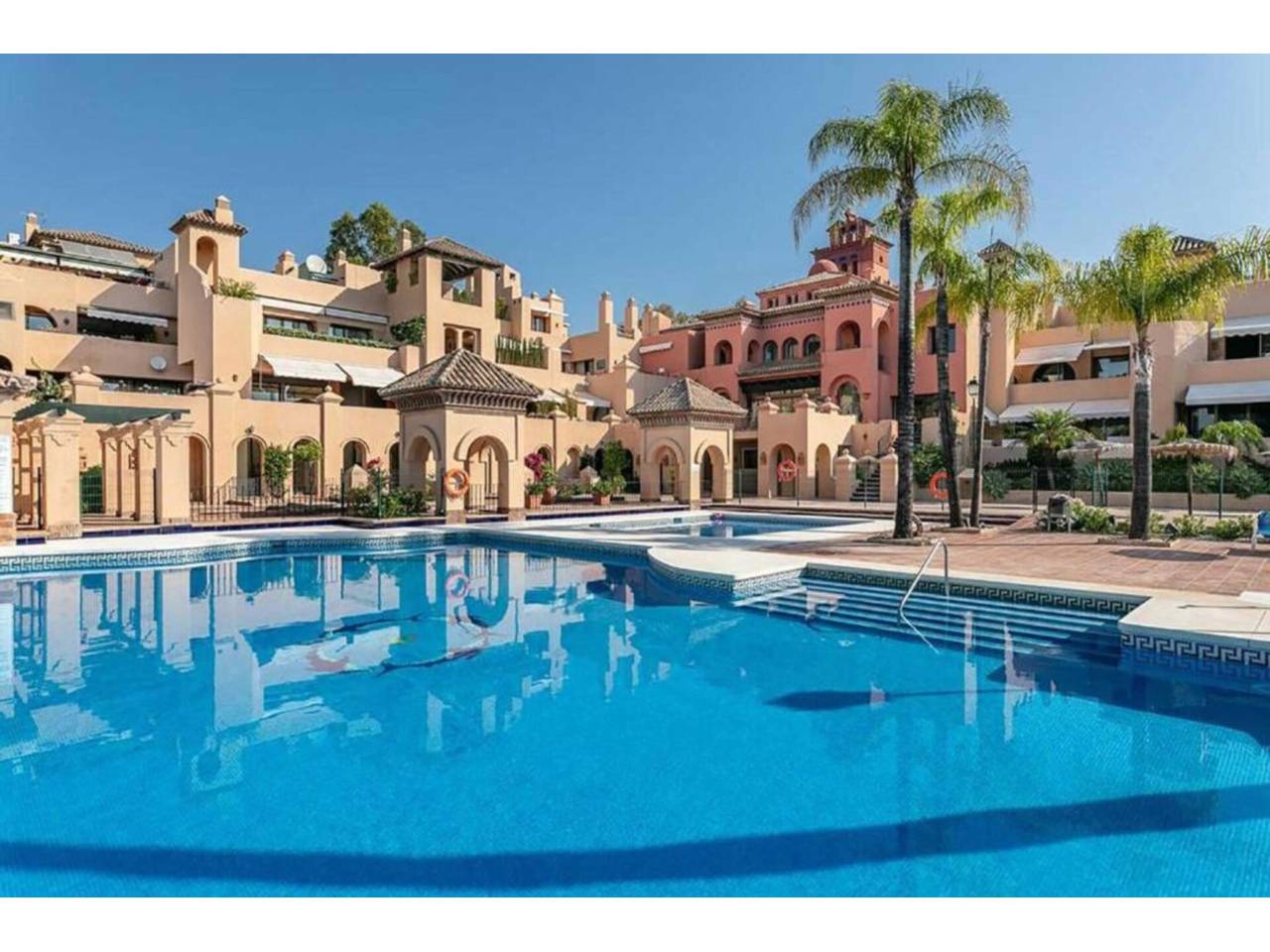 Ático en venta en Estepona en Urbanización: La cartuja del golf