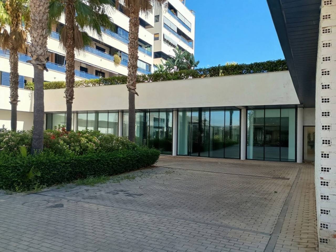 Local en venta en Estepona en Zona: Puerto