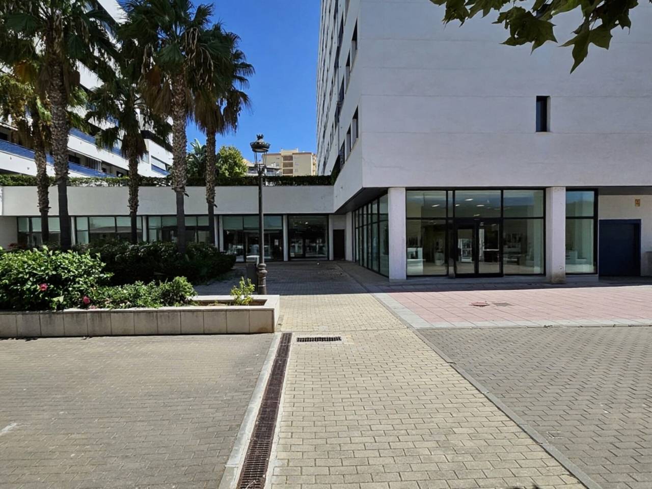 Local en venta en Estepona en Zona: Puerto