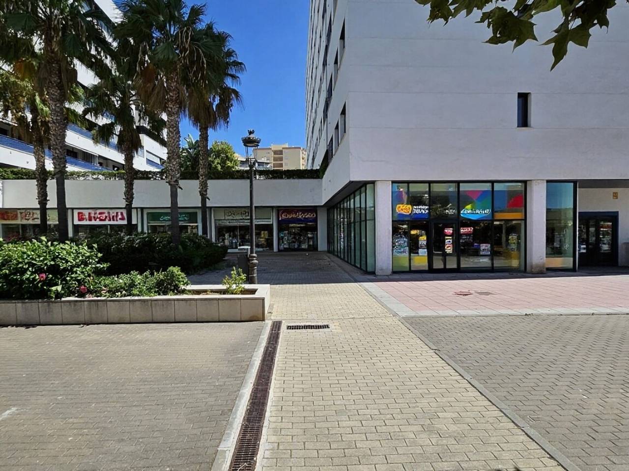 Local en venta en Estepona en Zona: Puerto