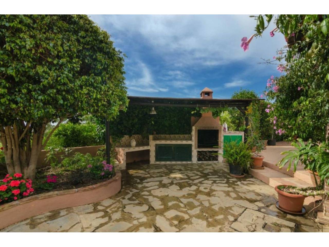 Chalet en venta en Estepona en Zona: Altos de Estepona