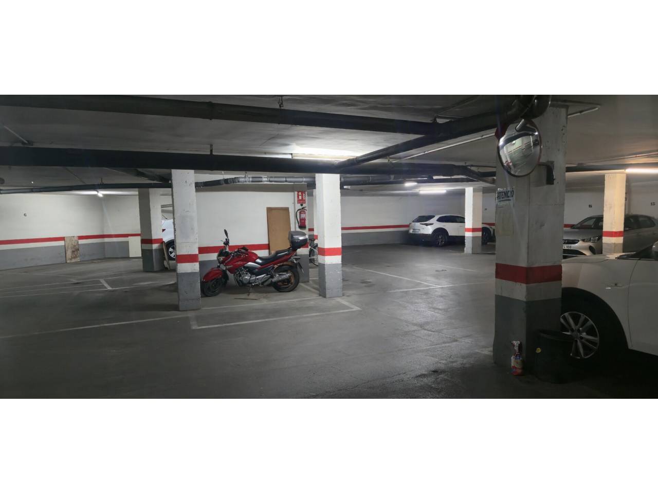 Local en venda amb 18 places d'aparcament a Badalona, zona...