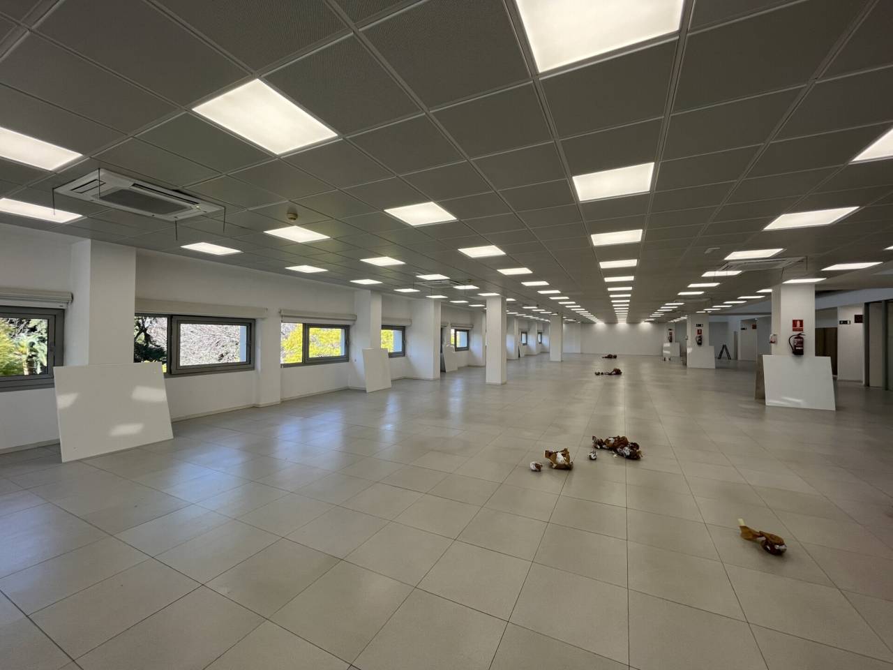 EDIFICIO DE OFICINAS JUNTO PL. CERDÀ - BARCELONA