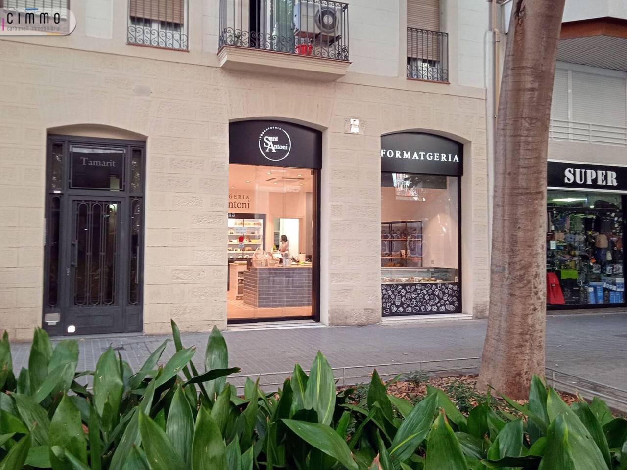 Local en traspàs Sant Antoni (Barcelona Capital)
