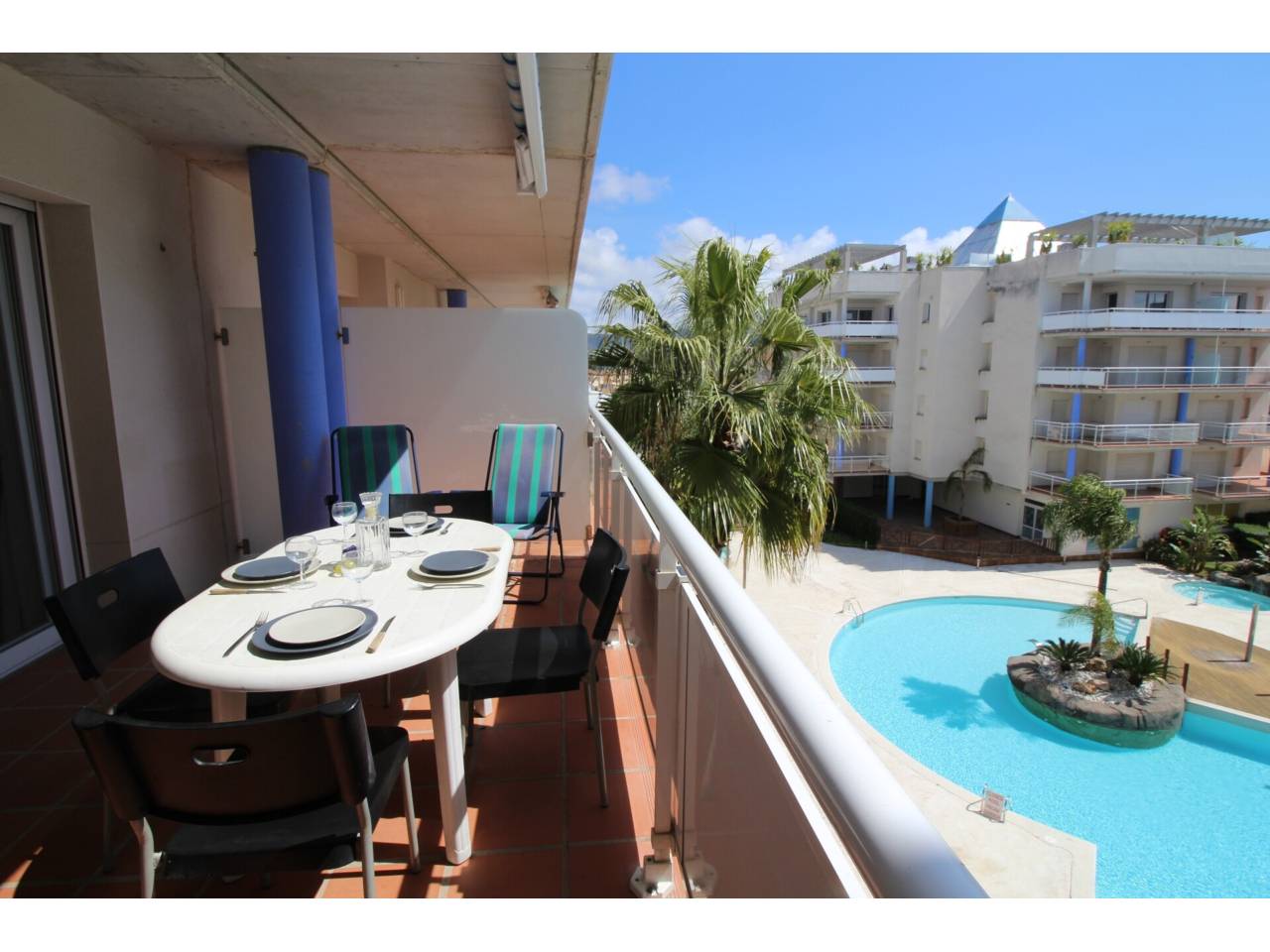 000005 - PORT CANIGÓ Apartment with communal swimming pools and gardens in Santa Margarita